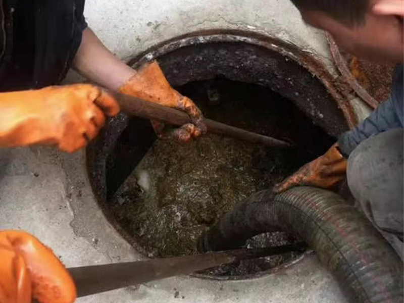 静宁清理化粪池时如何避免沼气的危害?